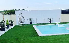 Maison 4 personnes avec grande piscine et jacuzzi